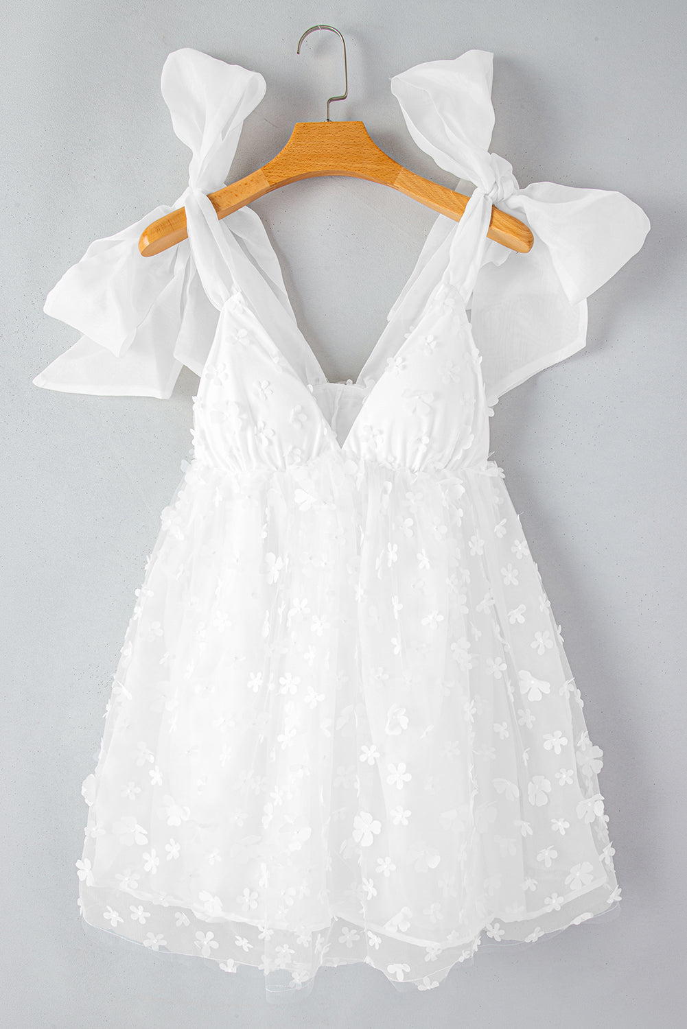 White Flower Applique Elegant Gauze Puffy Bridal Dress